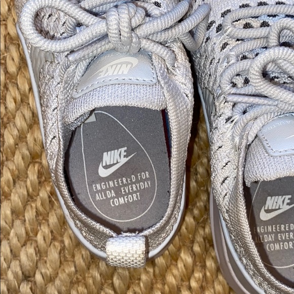 grey sneakers - Picture 5 of 8